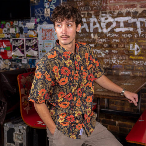 '70s Retro Bustle in Your Hedgerow – KUNUFLEX Short Sleeve Shirt